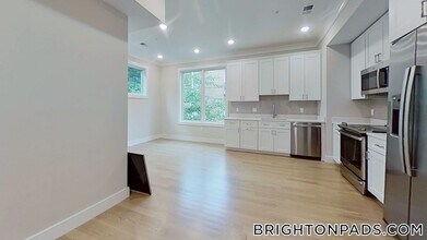 104-106-106 Warren St, Unit 6 in Boston, MA - Building Photo - Building Photo