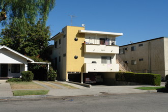 14633 Sylvan St in Van Nuys, CA - Building Photo - Building Photo