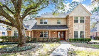 5415 3 Oaks Cir in Houston, TX - Building Photo