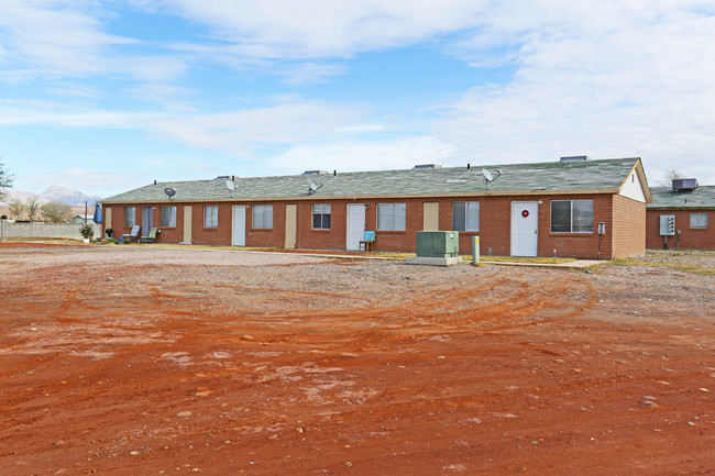 Pulsipher Apartments in Moapa, NV - Foto de edificio - Building Photo