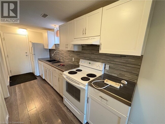 57 Berkindale Dr in Hamilton, ON - Building Photo - Building Photo