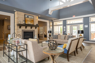 Aventine at Wilderness Hills Apartments in Lincoln, NE - Foto de edificio - Interior Photo