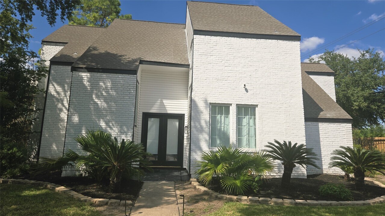 11302 Cedar Creek Dr in Houston, TX - Building Photo