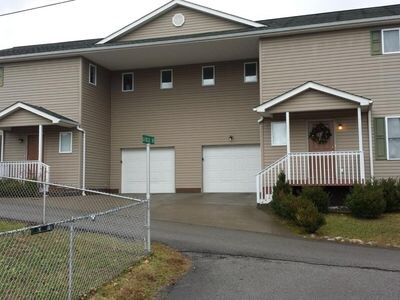 6 Lincoln Heights in Alum Creek, WV - Foto de edificio