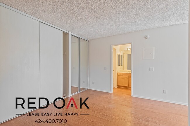 20200 Sherman Way in Los Angeles, CA - Building Photo - Building Photo