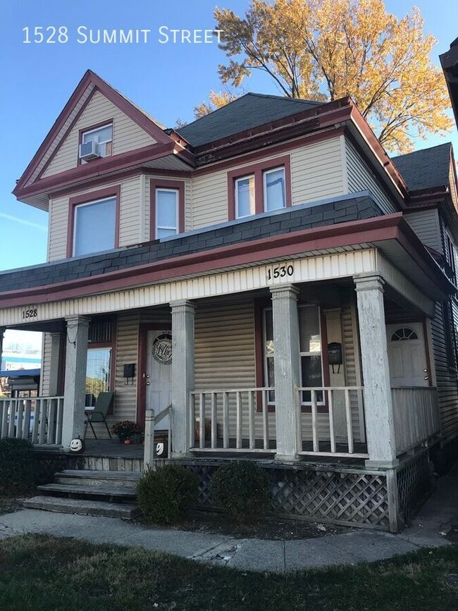 property at 1528 Summit St