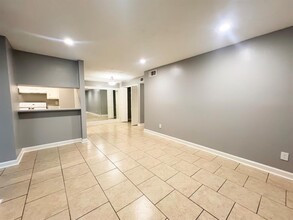 7200 Clarewood Dr in Houston, TX - Building Photo - Building Photo