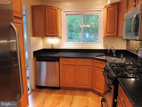 3601 Greenway Pl in Alexandria, VA - Building Photo - Building Photo