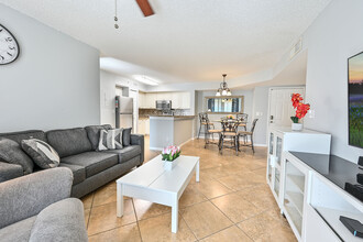 1265 Wildwood Lakes Blvd in Naples, FL - Building Photo - Building Photo