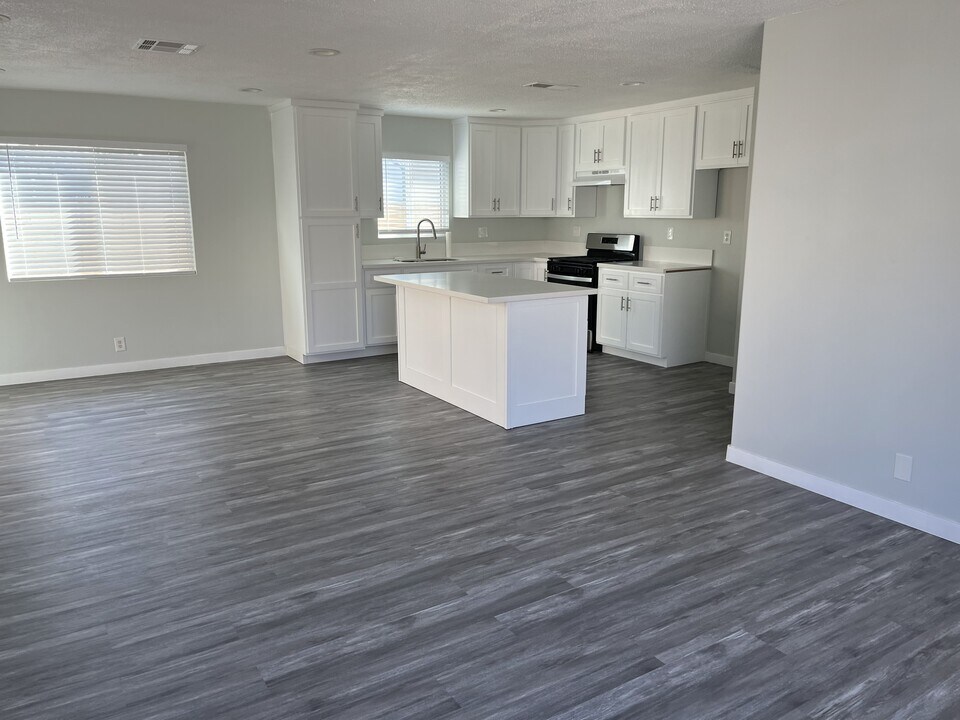 1642 West 220th Street in Torrance, CA - Building Photo