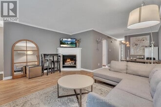 37 Wenlock Crescent in London, ON - Building Photo - Building Photo