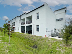 907 Skyline Blvd in Cape Coral, FL - Building Photo - Building Photo