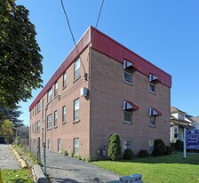 The Pearl Apartments in Hamilton, ON - Building Photo