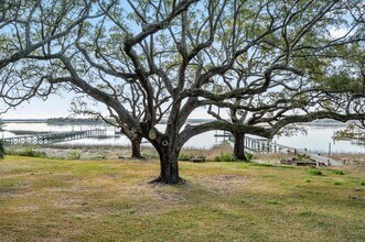 1019 W Oceanview Rd in Charleston, SC - Building Photo - Building Photo