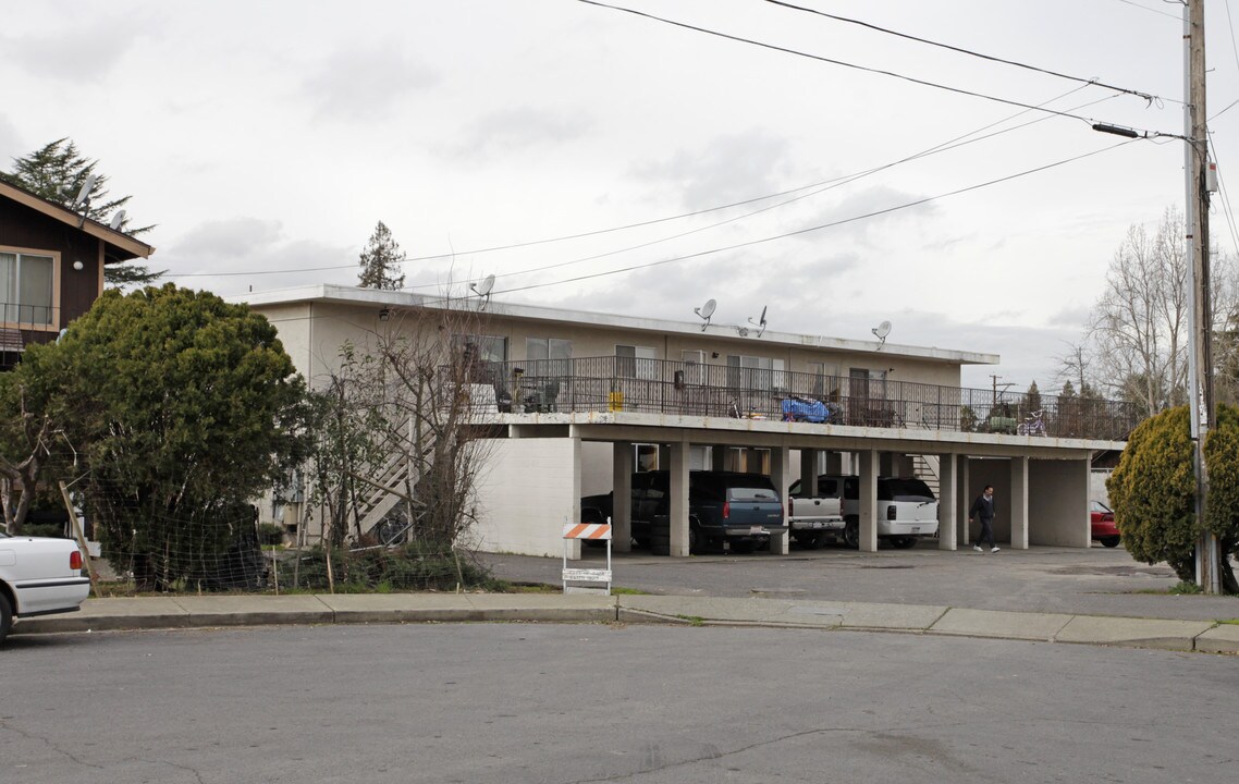 2335 Adrian St in Napa, CA - Foto de edificio