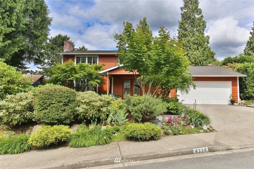 4338 157th Ave SE in Bellevue, WA - Building Photo