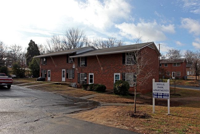 1600-1608 Seigle Ave in Charlotte, NC - Foto de edificio - Building Photo