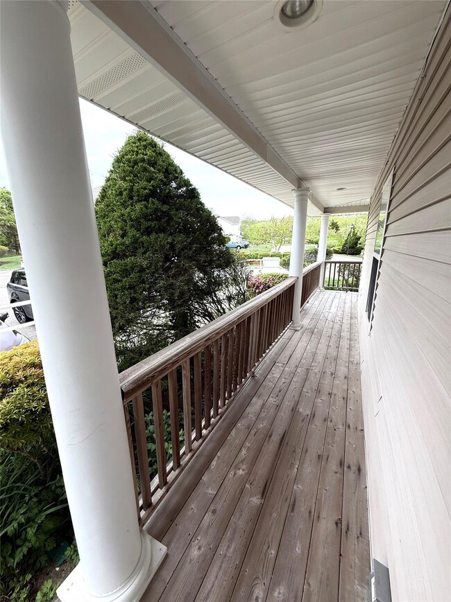 3001 Willow Pond Dr in Riverhead, NY - Building Photo - Building Photo