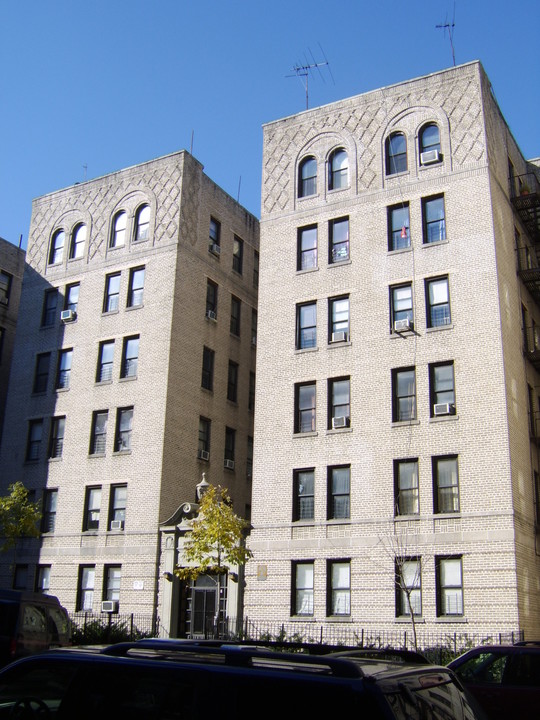 Creston Manor in Bronx, NY - Building Photo