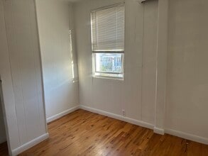 131 Sayre St, Unit 2nd Fl in Elizabeth, NJ - Foto de edificio - Building Photo