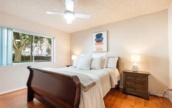 7525 Charmant Dr in San Diego, CA - Building Photo - Building Photo