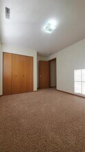 6601 Creekside Dr NE in Cedar Rapids, IA - Building Photo - Building Photo