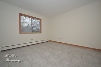 889 Jefferson Ave-Unit -D in Elgin, IL - Building Photo - Building Photo