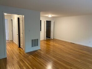 7 Bethel Rd in Wellesley, MA - Foto de edificio - Building Photo