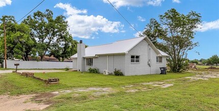 841 N Burleson St in De Leon, TX - Building Photo - Building Photo