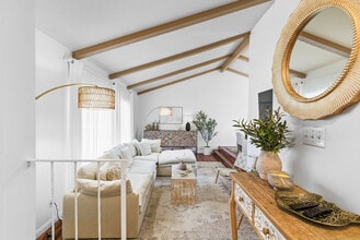 14287 Minorca Cove in Del Mar, CA - Foto de edificio - Building Photo