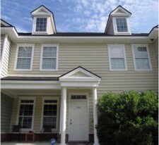 708 Tattnall Dr in Hinesville, GA - Building Photo