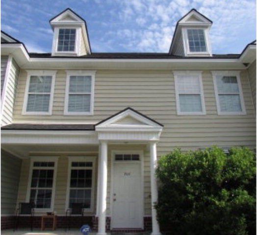 708 Tattnall Dr in Hinesville, GA - Building Photo