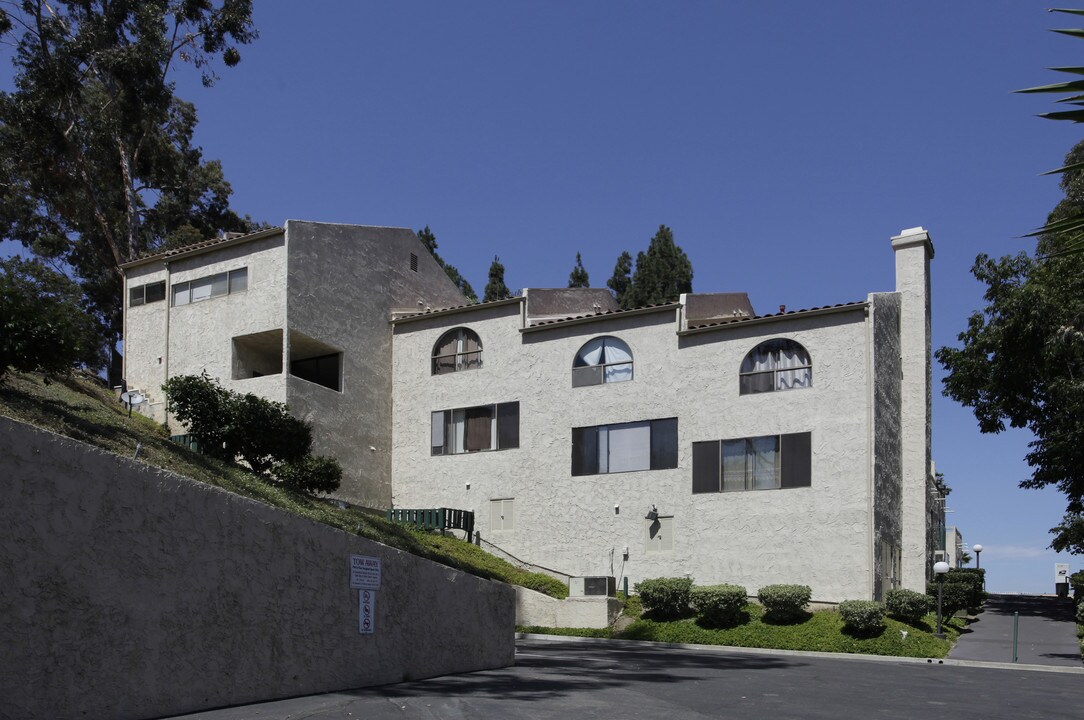 Villa De Fanta in La Mesa, CA - Building Photo