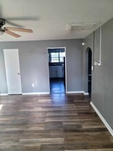 329 S Hocker Ave, Unit F in Independence, MO - Foto de edificio - Building Photo