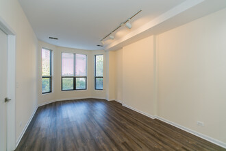 2258 N Clark St, Unit 2 in Chicago, IL - Building Photo - Building Photo