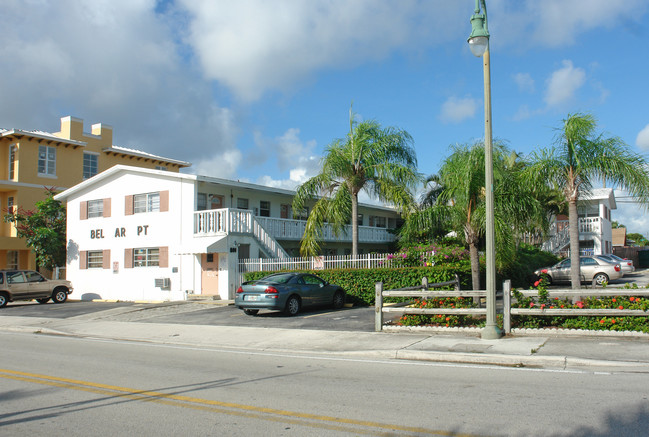 801 S Federal Hwy in Lake Worth, FL - Foto de edificio - Building Photo