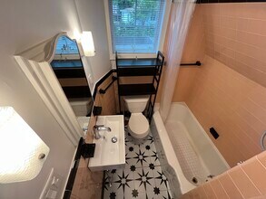 70 Morris St, Unit Apartment in Amityville, NY - Building Photo - Building Photo