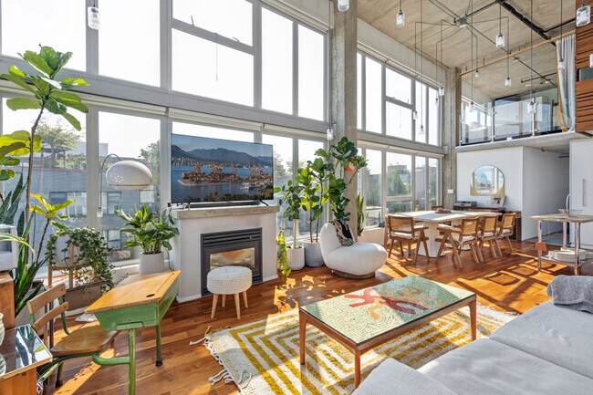 289 Alexander St in Vancouver, BC - Building Photo - Building Photo