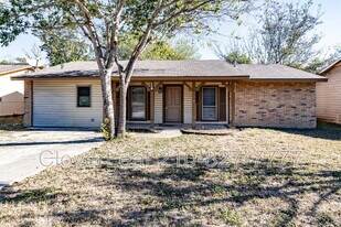 118 N Meadow St in Converse, TX - Building Photo