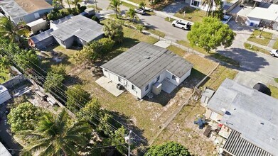 1400 NE 43rd Ct in Pompano Beach, FL - Foto de edificio - Building Photo