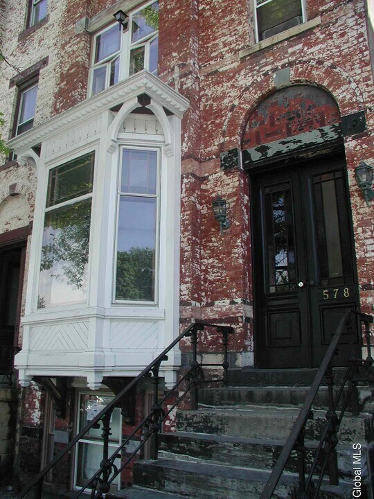 578 Madison Ave in Albany, NY - Building Photo