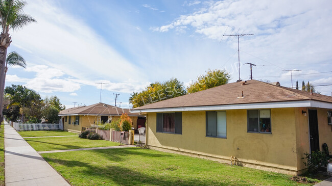 2248 Bristol in Santa Ana, CA - Building Photo - Building Photo