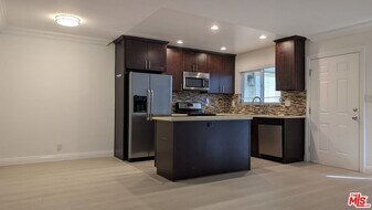 1728 S Robertson Blvd in Los Angeles, CA - Building Photo