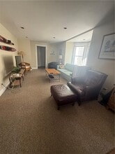 9 1/2 W Narragansett Ave in Newport, RI - Foto de edificio - Building Photo