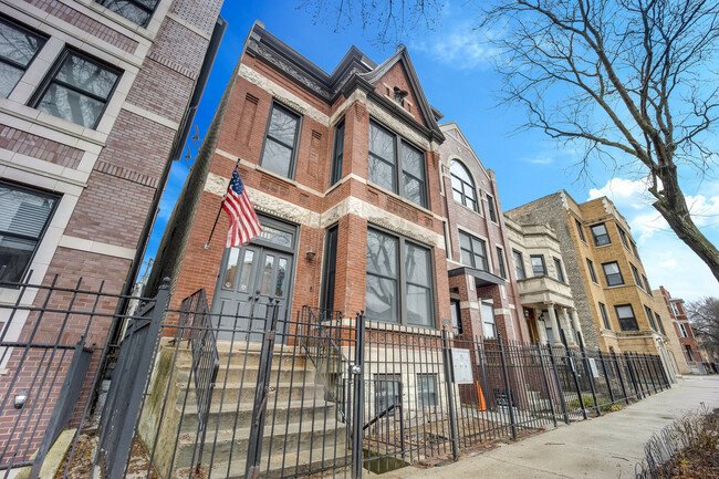 1111 N Mozart St in Chicago, IL - Building Photo - Building Photo