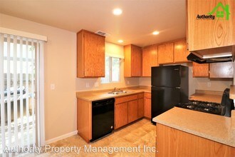 2750 Shasta View Dr in Redding, CA - Building Photo - Building Photo