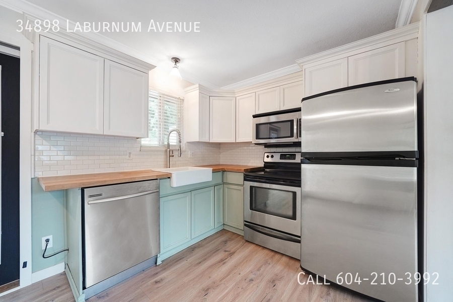 34898 Laburnum Ave in Abbotsford, BC - Building Photo