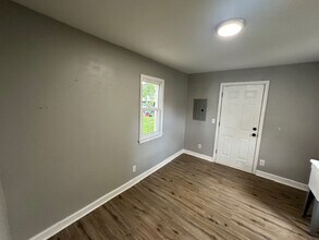 28253 Schram St-Unit -1 in Roseville, MI - Foto de edificio - Building Photo