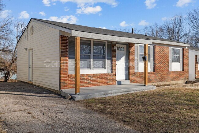 10432 Royal Dr in St. Louis, MO - Building Photo - Building Photo