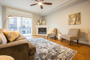 1015 Railroad Ave, Unit 517 in Bellingham, WA - Building Photo